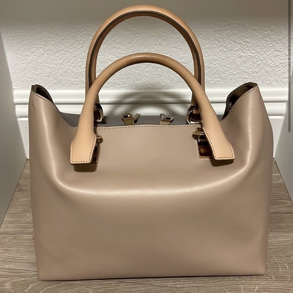 Chloé Baylee Tote Bag
In Grey & Cream - Picture 2 of 10